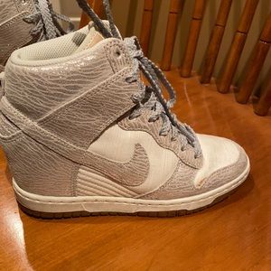 Women’s Nike Wedge Platform Sneakers white with silver swoosh and details size 5